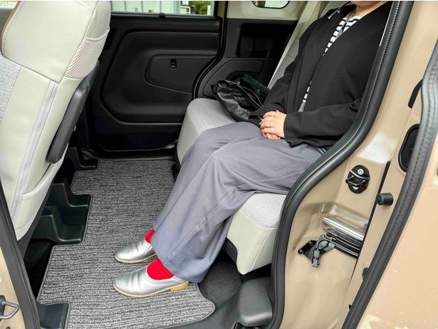 大人でも余裕たっぷりの後部座席