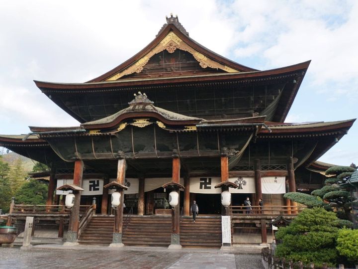 All About ニュース編集部が全国250人を対象に実施した「旅行先に関するアンケート」の調査結果から、春に行きたいと思う「長野県の旅行先」ランキングを発表！ 2位「善光寺」を抑えた1位は？