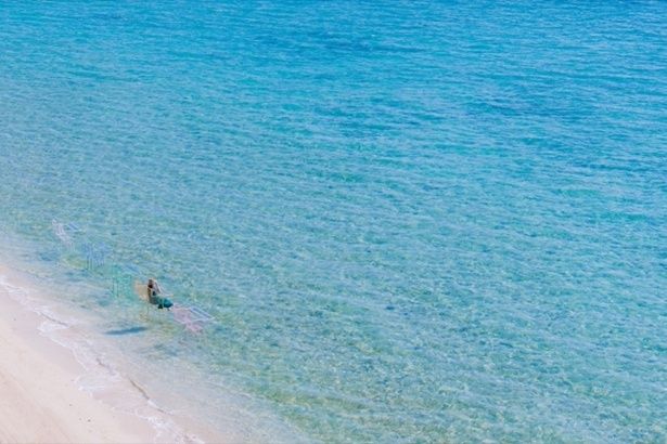 碧い海の絶景に包まれる「絶景海上ビアガーデン」