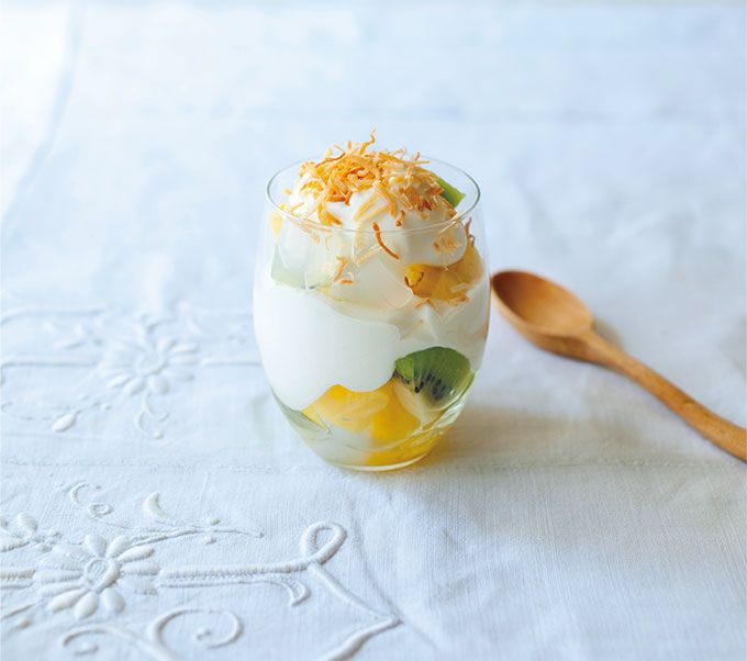 【ヨーグルトでデザートづくり】ポイントは生クリームを混ぜること！ 子どもも食べやすいなめらかおやつ「ヨーグルトサンデー」の画像1