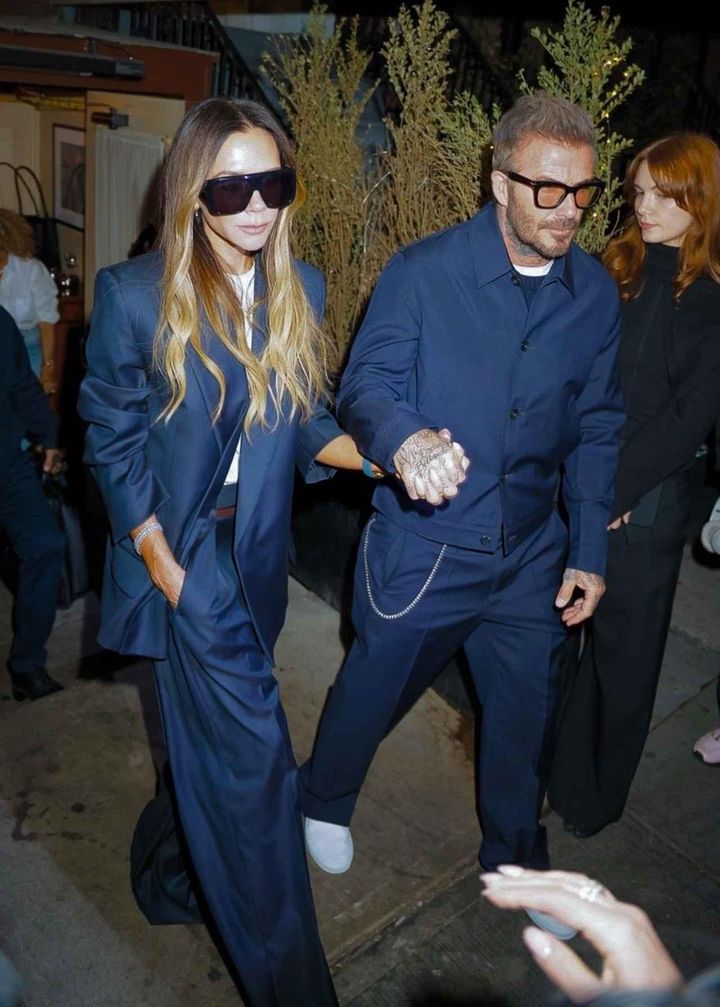 画像: ネイビーでリンクさせた洗練コーデ