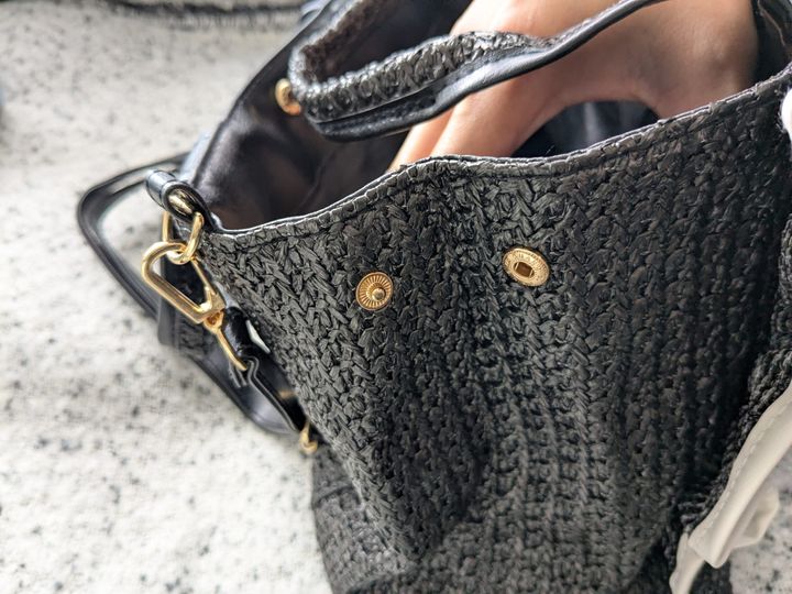 JILL by JILL STUART BOOK かごバッグ BLACK ver.のマグネットボタンアップ