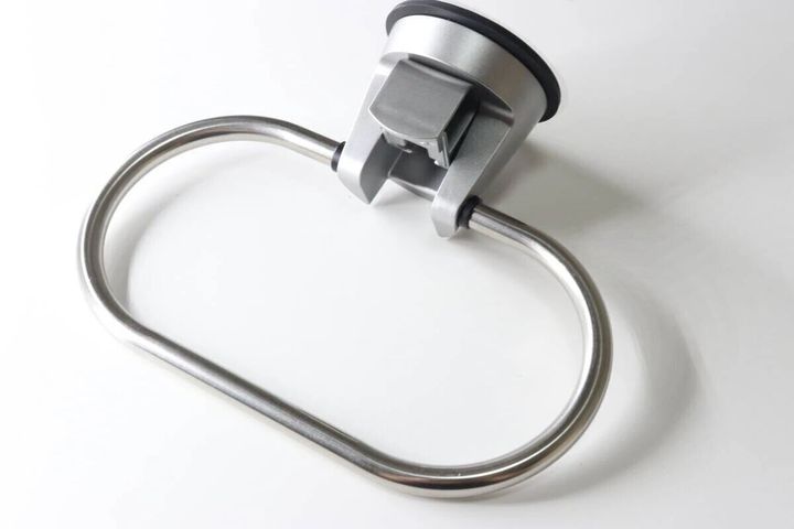 ダイソーのステンレスタオルリング（ジェル吸盤）