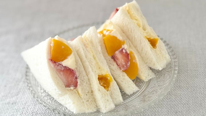 フルーツごろごろで幸せ～！【ローソン×八天堂】のサンドイッチが贅沢