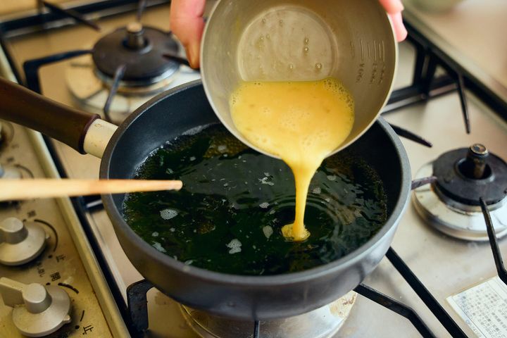 卵を流し入れる