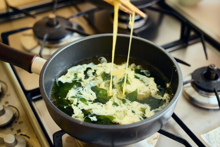 卵を流し入れる