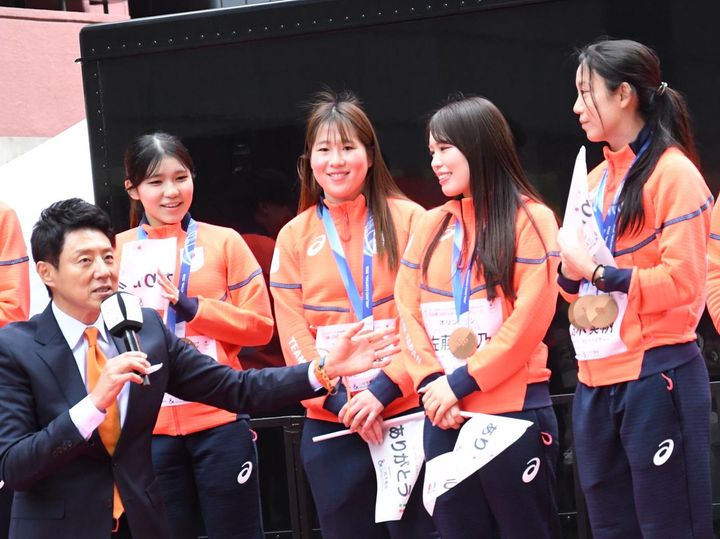 画像1: 「私のことも少しは頼ってもらえたら嬉しいな」佐藤綾乃、“頼れる先輩”高木美帆への想い