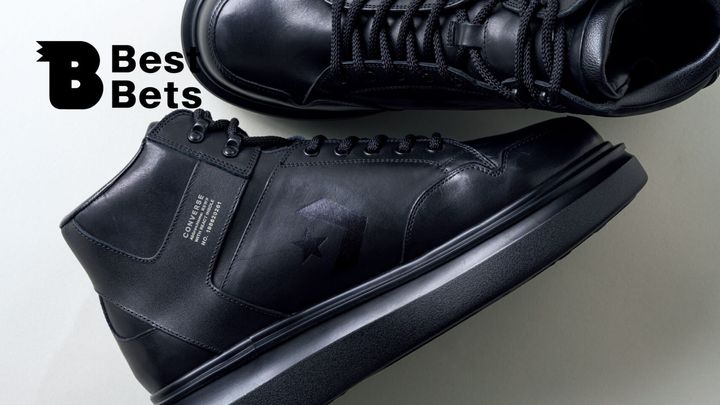 〈コンバース〉のシューズ