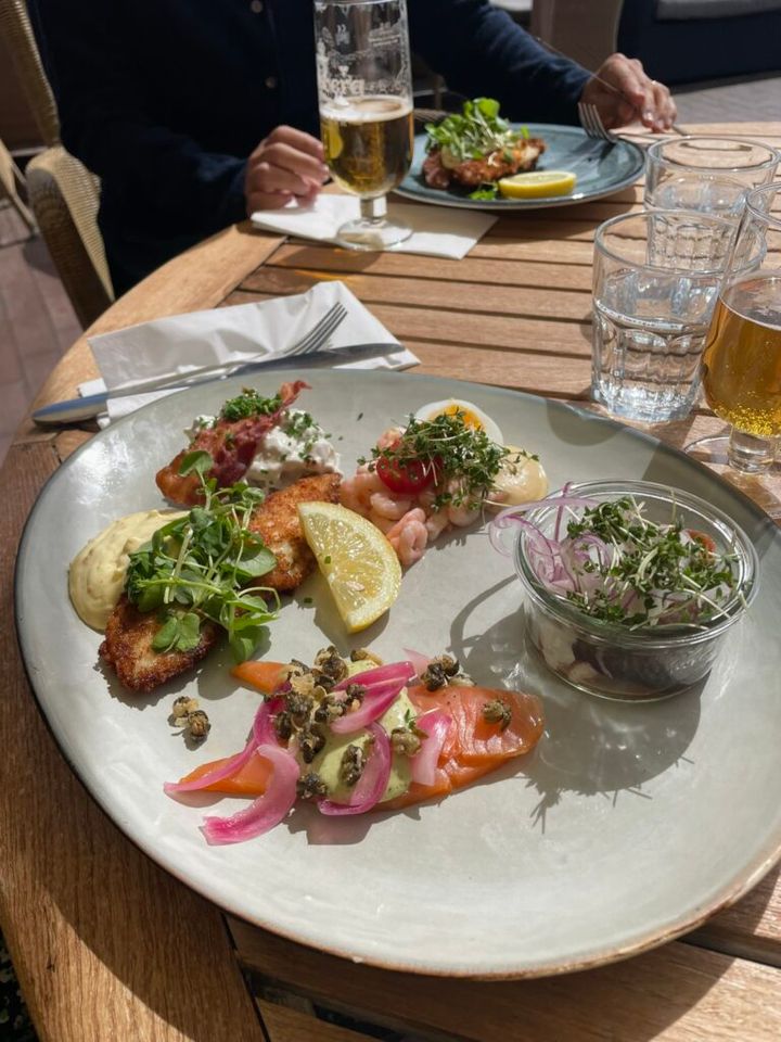 デンマークのゴルフ場のレストランでランチ