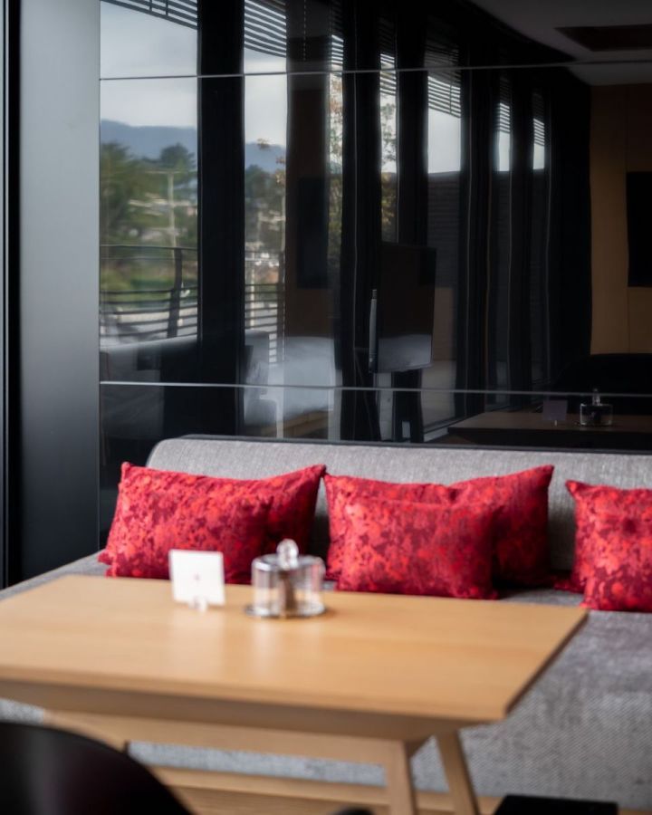 「ギャリア・二条城 京都」ロビー