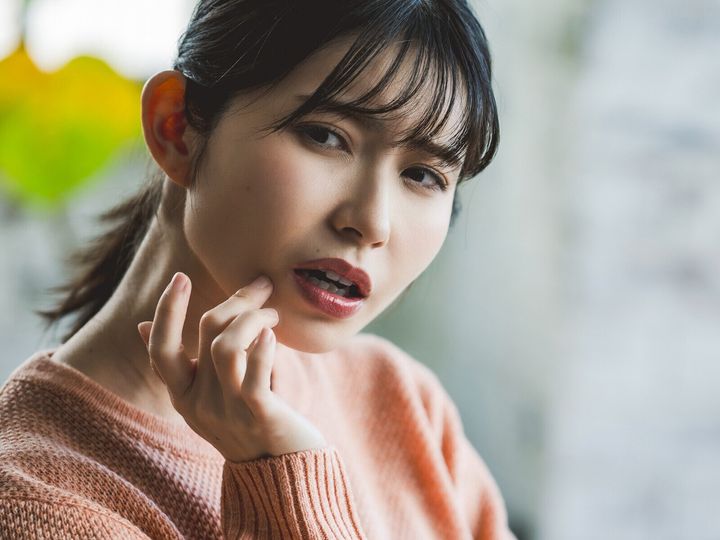 親のケアや仕事環境の移り変わりをきっかけに、実家を生活の基盤に据えることで、自身の暮らしを維持しながら家族の支えに回る道を選ぶケースもあります。今回は、横浜市中区（神奈川県）の会社員・34歳女性の体験談を紹介します。