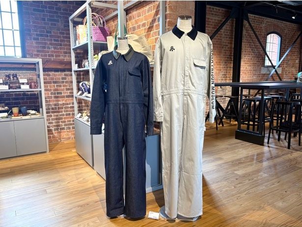 「つなぎ」(各2万7500円)