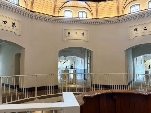 中央看守所からの景色。つい受刑者側のことばかり考えてしまいがちだが、ここでは刑務官側の視点に立てる