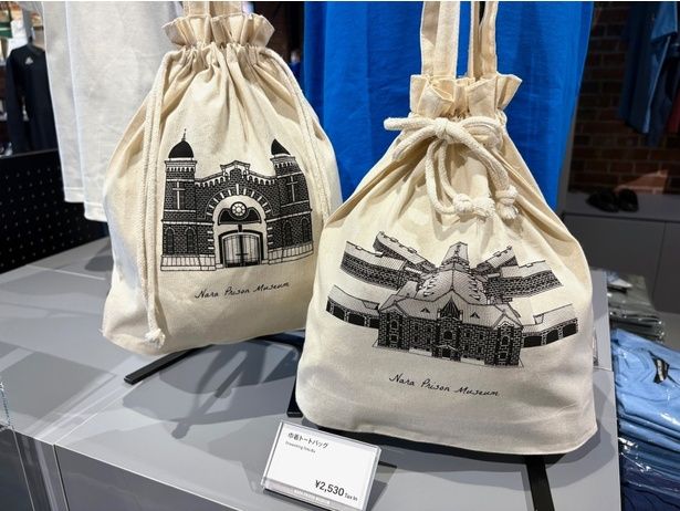 「巾着トートバッグ」(2530円)