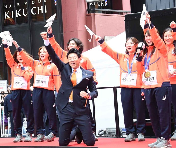 画像: 「4年後には金金メダルを」村瀬心椛、“心椛ポーズ”を披露し誓い