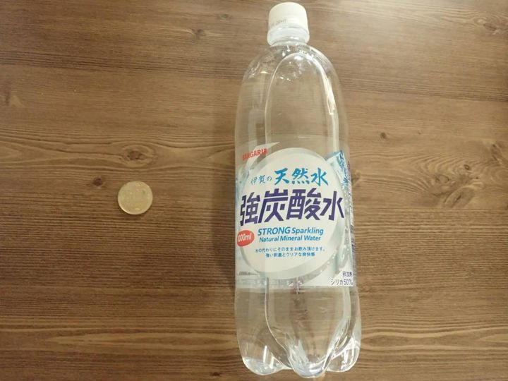 DAISO(ダイソー)：伊賀の天然水 強炭酸水1000mlPET