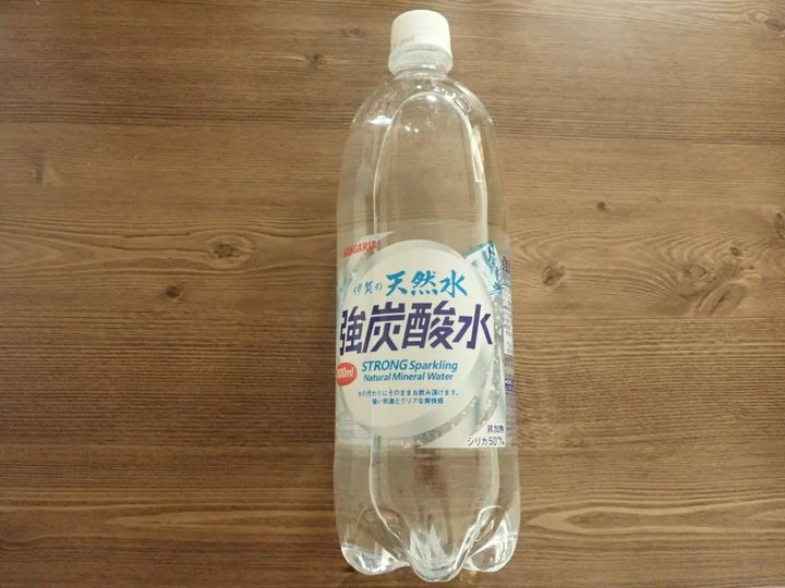 DAISO(ダイソー)：伊賀の天然水 強炭酸水1000mlPET