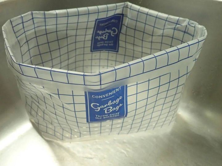 DAISO(ダイソー)：自立する水切りゴミ袋(15枚)