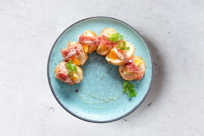 THE CRAFT Bar and Grill クロスティーニ マンゴーとマスカルポーネ、ウイレライキハニー