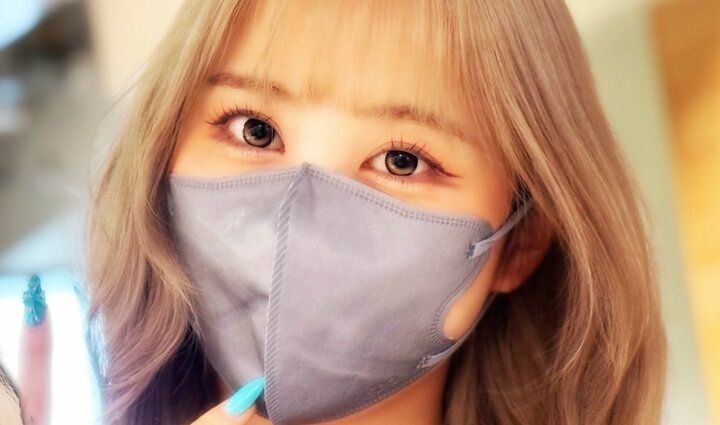 【写真・画像】TWICEモモ似の美女、イベントで本人と同席「ホテルで…」VIP待遇を明かす 1枚目