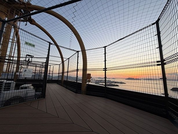 スカイデッキからの夕景 提供：ゴールドタワー