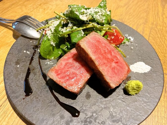 ビストロレグナ A5黒毛和牛の薪焼き