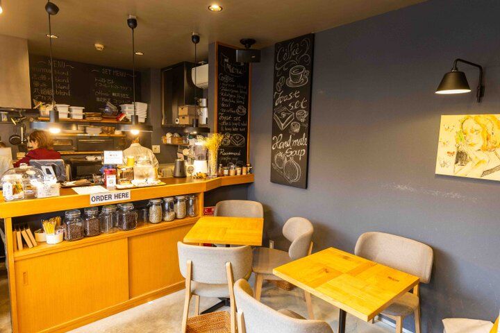 京都・高瀬川のリバーサイドカフェ「murmur coffee kyoto」で、せせらぎに耳を傾けて1杯のコーヒーを♪