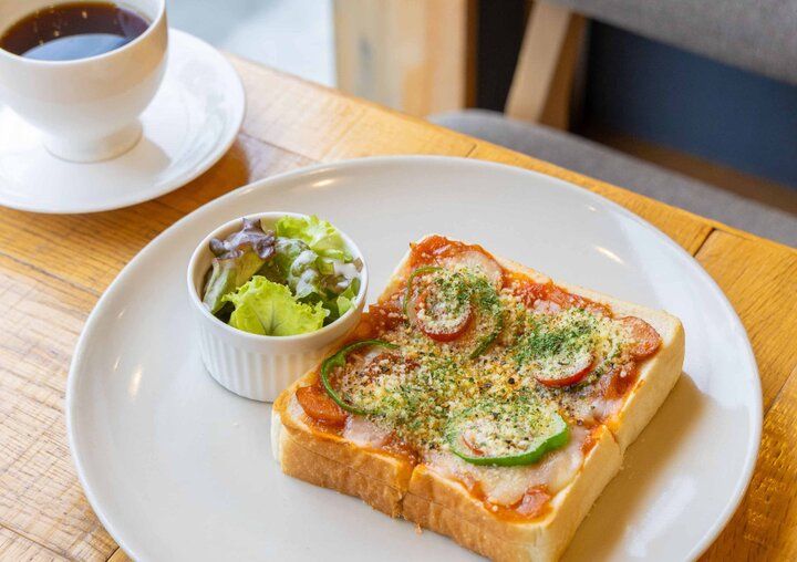 京都・高瀬川のリバーサイドカフェ「murmur coffee kyoto」で、せせらぎに耳を傾けて1杯のコーヒーを♪