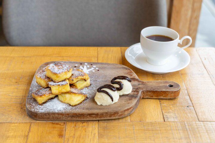 京都・高瀬川のリバーサイドカフェ「murmur coffee kyoto」で、せせらぎに耳を傾けて1杯のコーヒーを♪