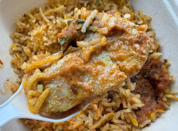 口の中でホロっとほどける柔らかさと、後から追いかけてくる辛みがたまらない！