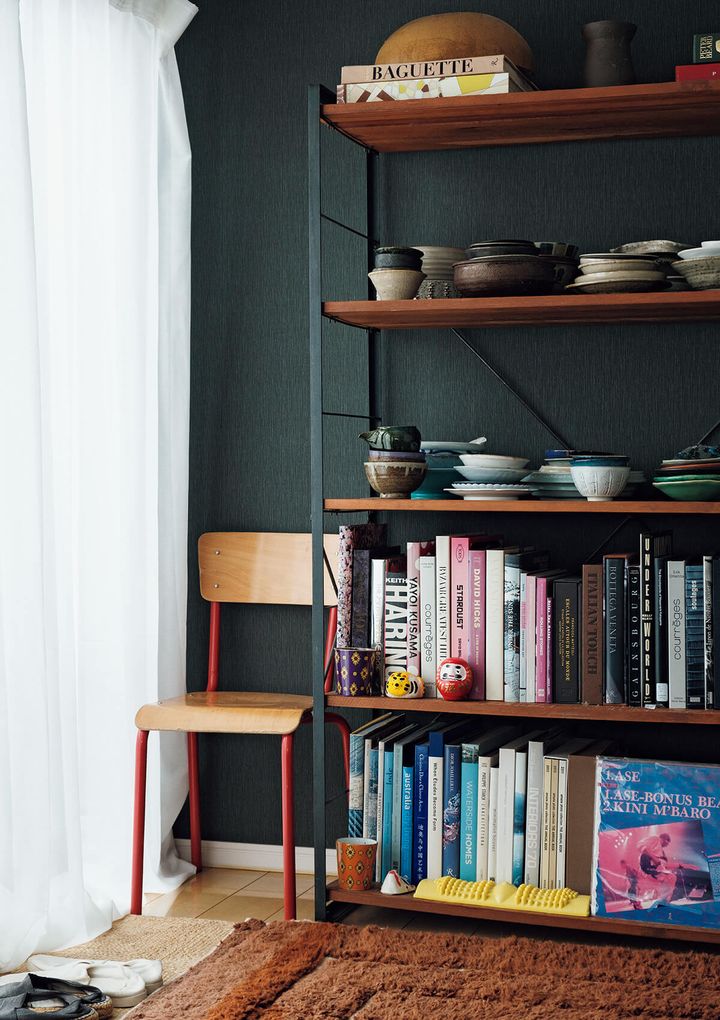 〈DAMDAM〉創業者のフィリップ・テリアン 自宅 本棚