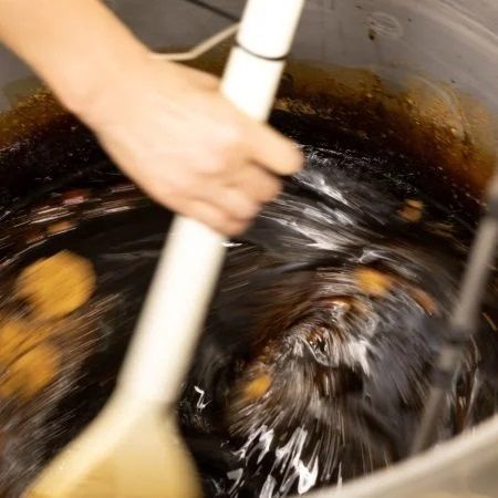 子どもの身長をかたちに。1歳の誕生日向けオーダーメイド麩菓子「寿麩樹(ことぶき)」