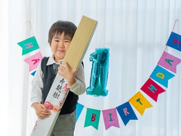 子どもの身長をかたちに。1歳の誕生日向けオーダーメイド麩菓子「寿麩樹(ことぶき)」