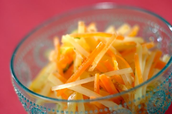 新ジャガとニンジンの甘酢和え