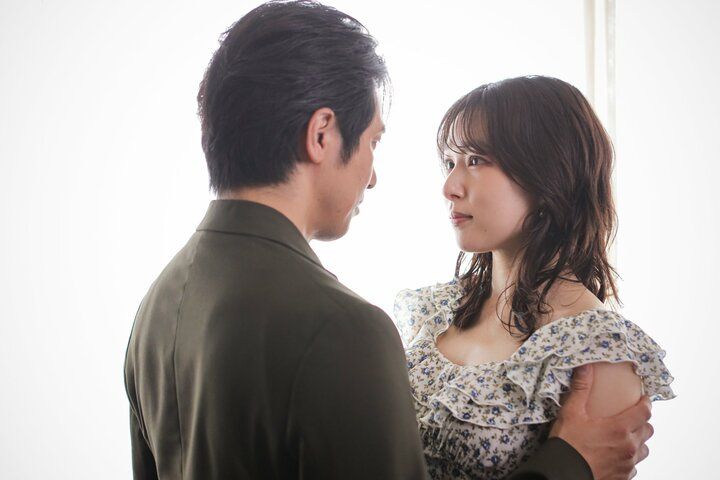 【写真・画像】余命宣告の夫を放置、息子のお迎えを義妹に押し付け不倫相手の元へ… 美月（桜井日奈子）が“モンスター”の片鱗をのぞかせる『余命3ヶ月のサレ夫』第1話 1枚目