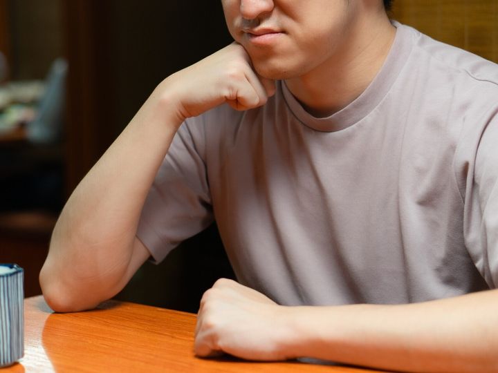 かつての苦い経験から独立することへの恐怖心が拭えず、自分自身のメンタルケアを優先し、家族のサポートを受けながら実家で過ごす道を選ぶ人もいます。今回は、兵庫県西宮市で暮らす36歳男性のケースを取り上げます。