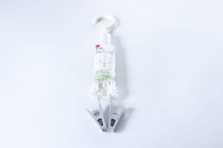 ダイソー 折り畳みシューズハンガー パッケージ