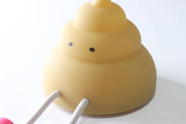 ダイソーのセンサーライト（うんち）の顔