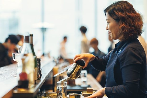 デキャンタでくるくるとスワリング