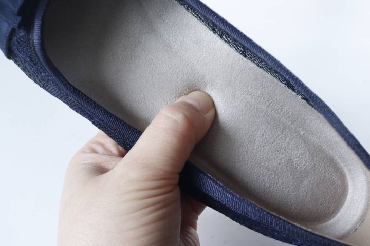 ダイソーのクッション性のあるフラットシューズ用インソール