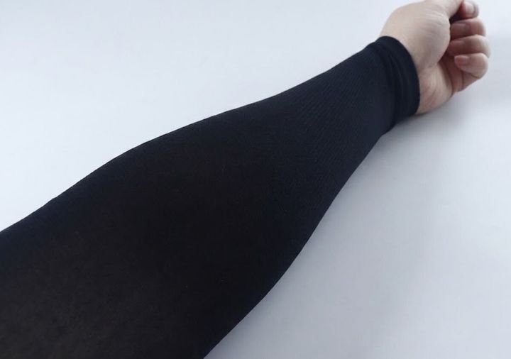 スポーツ用アームカバー（女性用、吸水速乾） 着用