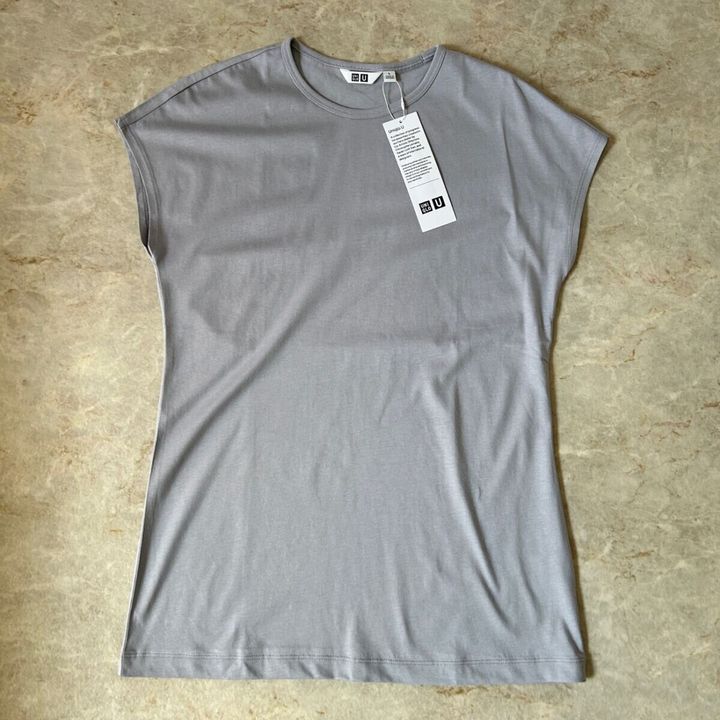 ユニクロユー キャップスリーブT パープル 置き画