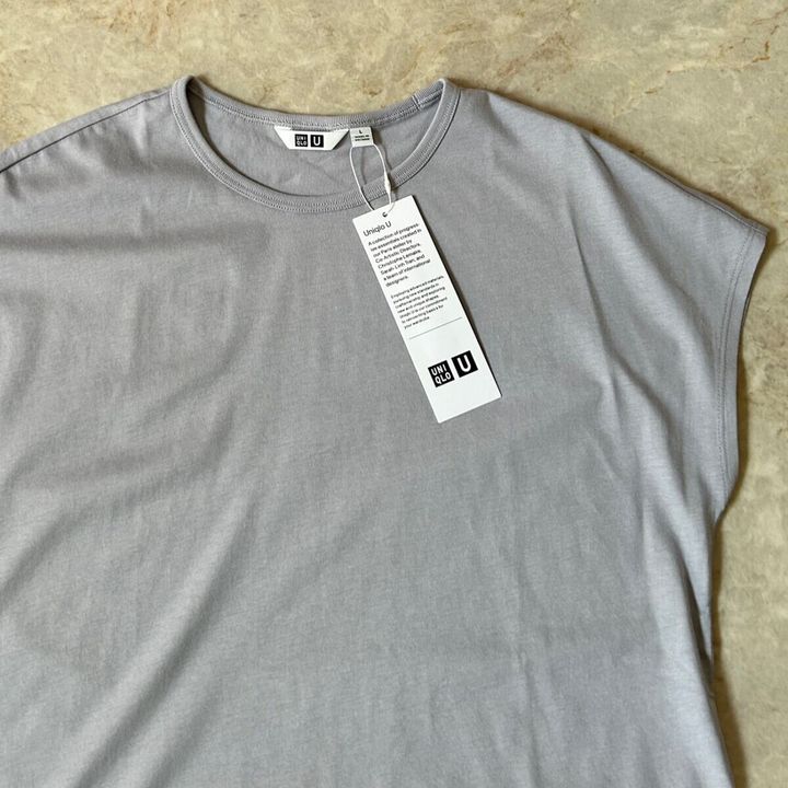 ユニクロユー キャップスリーブT パープル 置き画アップ