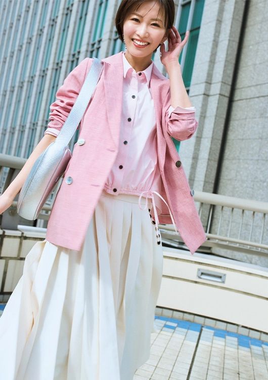 ピンクのテーラードJK 岡崎紗絵