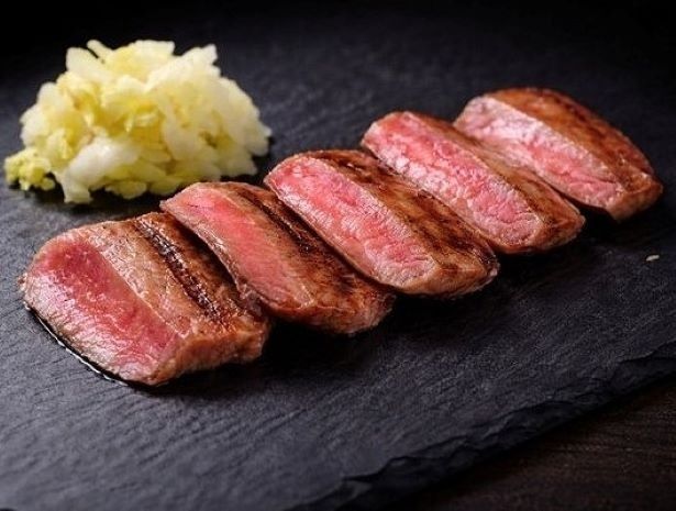 「AKASAKA Tan伍」(東京都港区)の「厚切り牛タンステーキ」