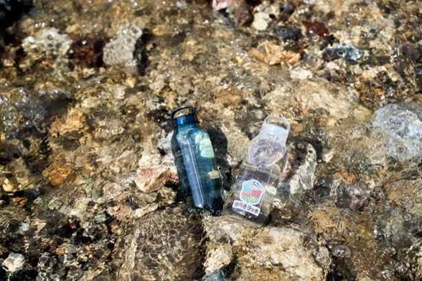 雪解け水が流れている沢