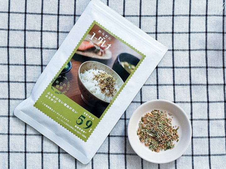 テーブルに置かれたユーグレナの「ふりかけない理由がないふりかけ」