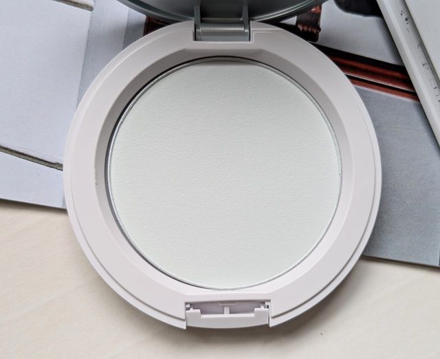 アンプルール フェイスパウダー クールの中身の写真