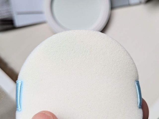 アンプルール フェイスパウダー クールのパフの写真