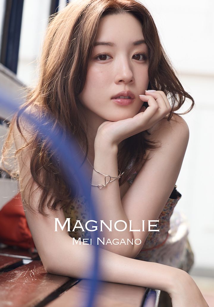 永野芽郁 フォトブック＆スタイルブック スペシャルBOX「MAGNOLIE」スペシャルBOX表紙 （C）SDP width=